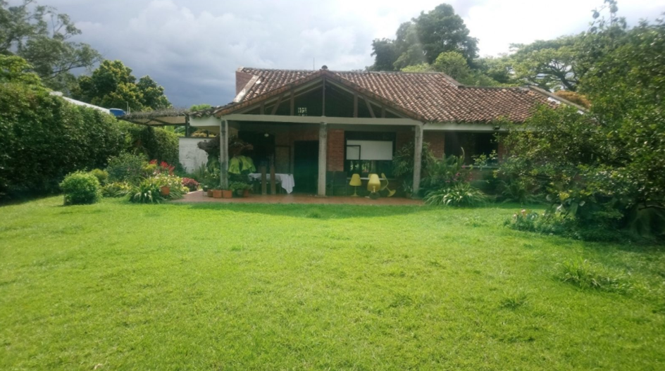 FINCA1 Casa Campestre en Arriendo en Cali