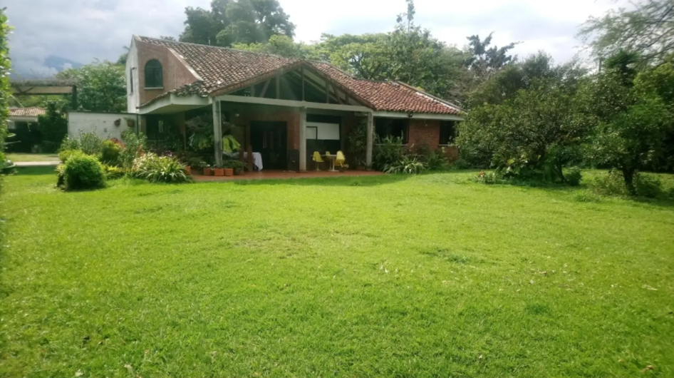 FINCA2 Casa Campestre en Arriendo en Cali