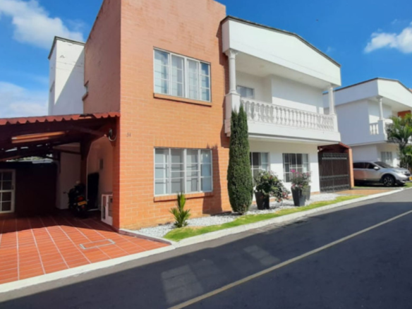 Casa en Arriendo en Ciudad jardin, Cali