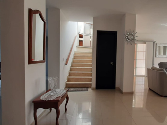 Nueva Casa en Arriendo en Ciudad del Jardin, Cali