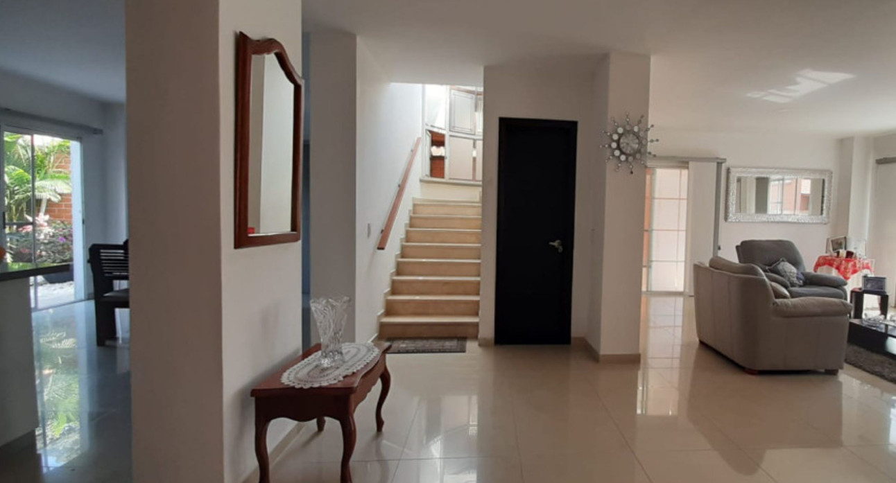 Nueva Casa en Arriendo en Ciudad del Jardin, Cali