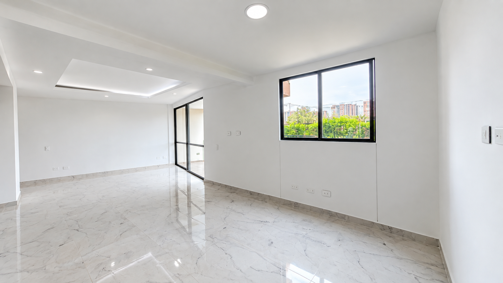 Sala Minimalista con Ventanales y Mármol Venta de apartamento en Avellana, Vivero Parque residencial, Cali